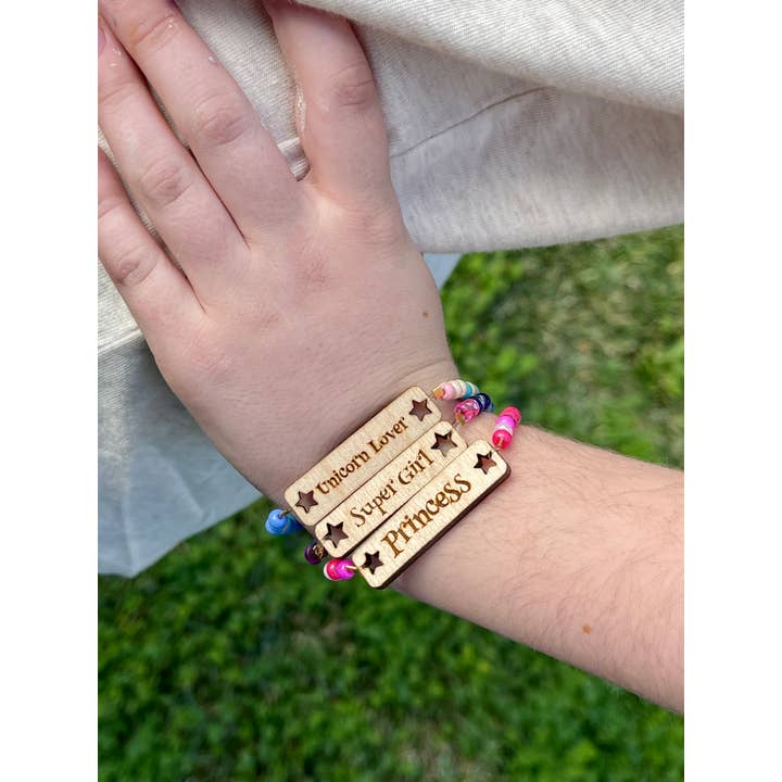 Sadie’s Moon – wholesale Pärlarmband – Barn – Stärka pärlstav trä ID armband dansare2