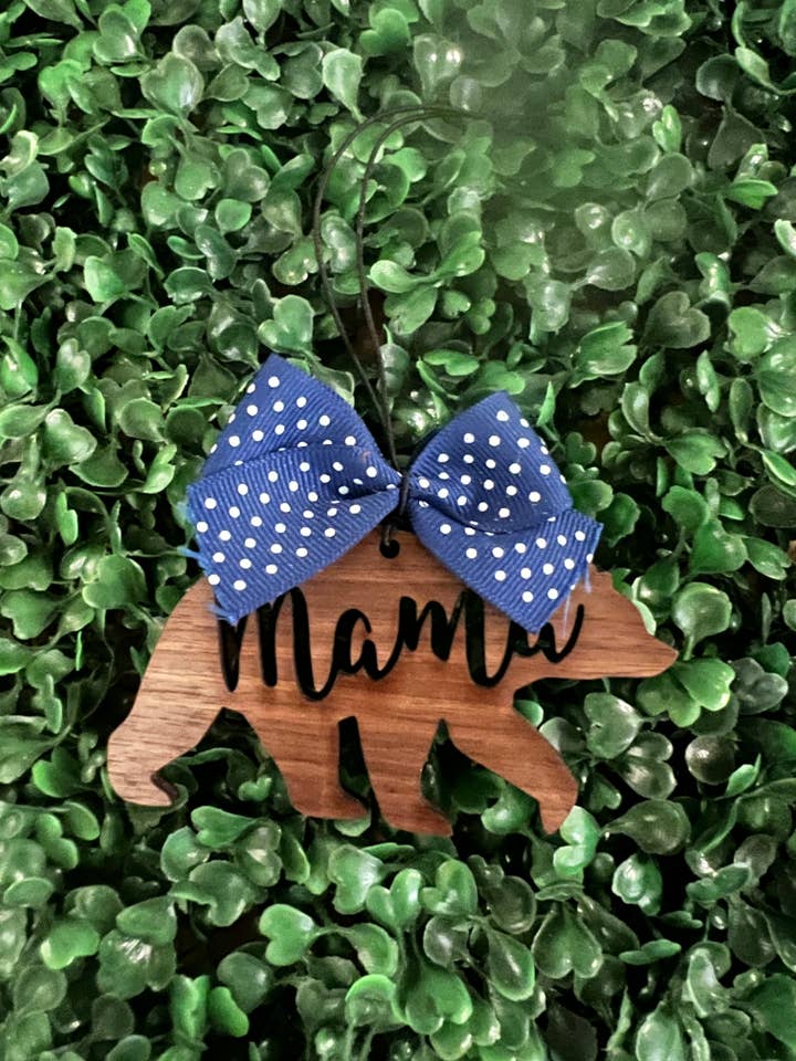 Pendentif de voiture "Mama Bear" pour la vente par Three Busy Bees Creations