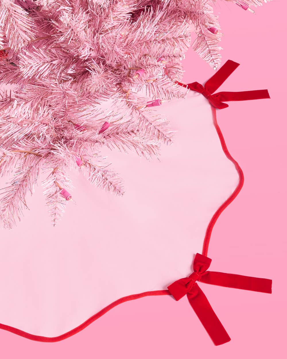 xo, Fetti - Wholesale Tree Skirt - Pretty in Pink Christmas Tree Skirt - wavy velvet bows decor4