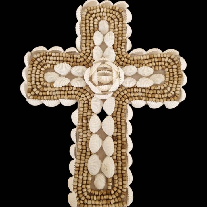 Perlen- und Muschelwandkreuz für den Großhandel von Bali and co