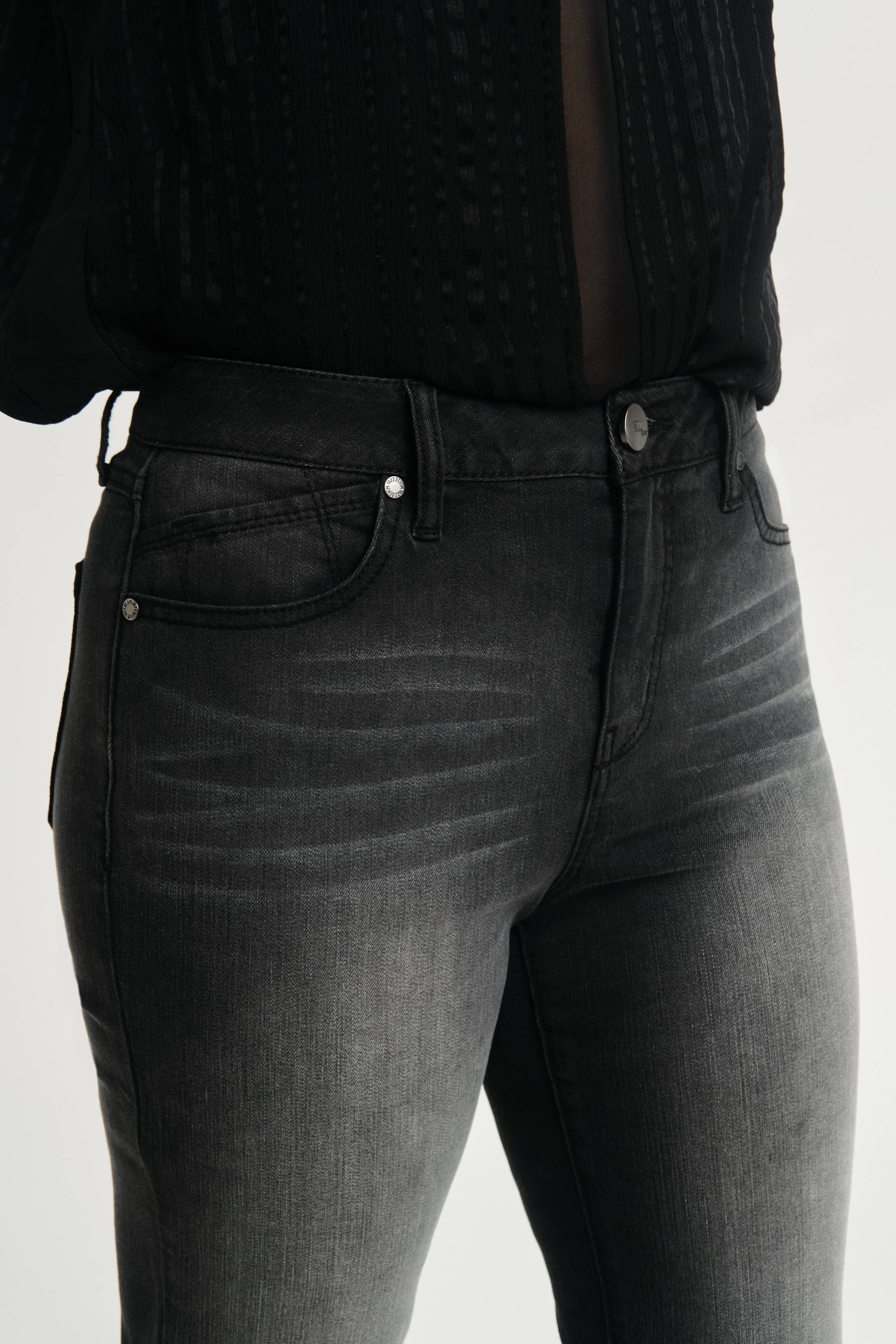 1822 Denim - Vendita all'ingrosso Jeans - Donna - Jeans Mini-Boot 27" con orlo Sharkbite in Watson12