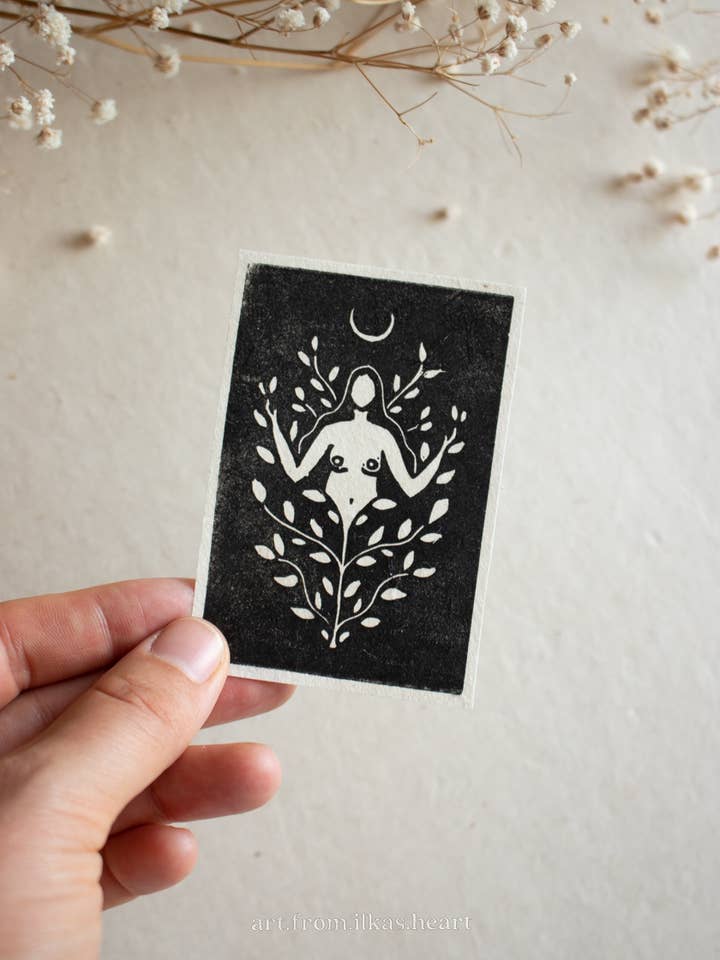 Mini stampa Growing Goddess per la vendita all'ingrosso da parte di art.from.ilkas.heart