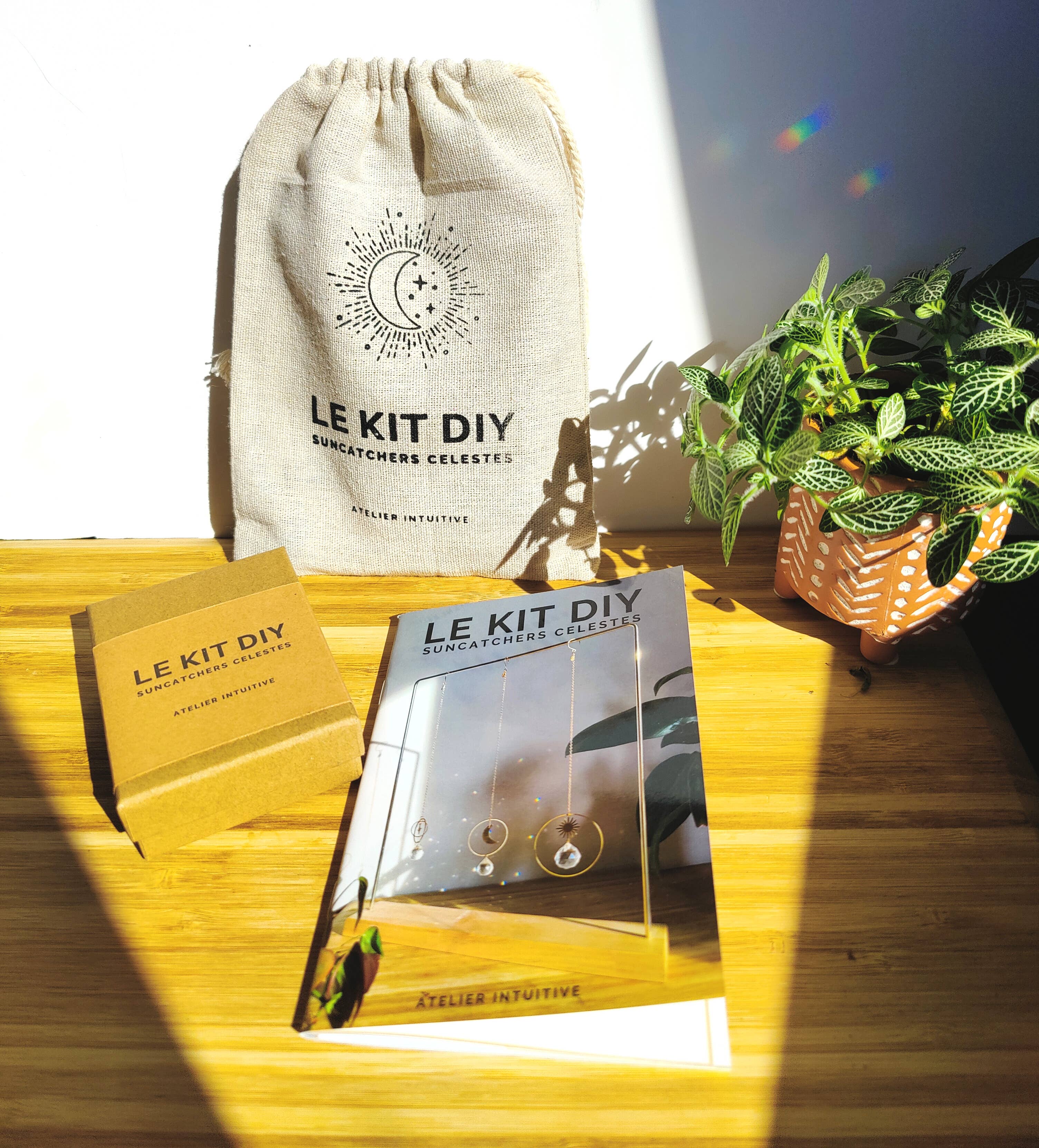 Atelier Intuitive - Wholesale DIY Craft Kit - DIY KIT ✧ Celestial Suncatchers, Booklet FR & EN1