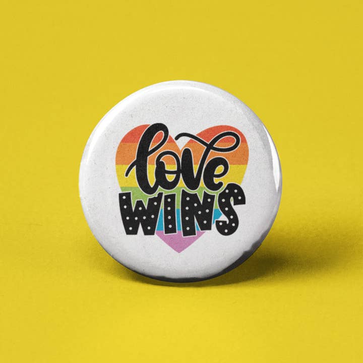 Love Wins Pinback-knop voor wholesale door The Pin Pal Club
