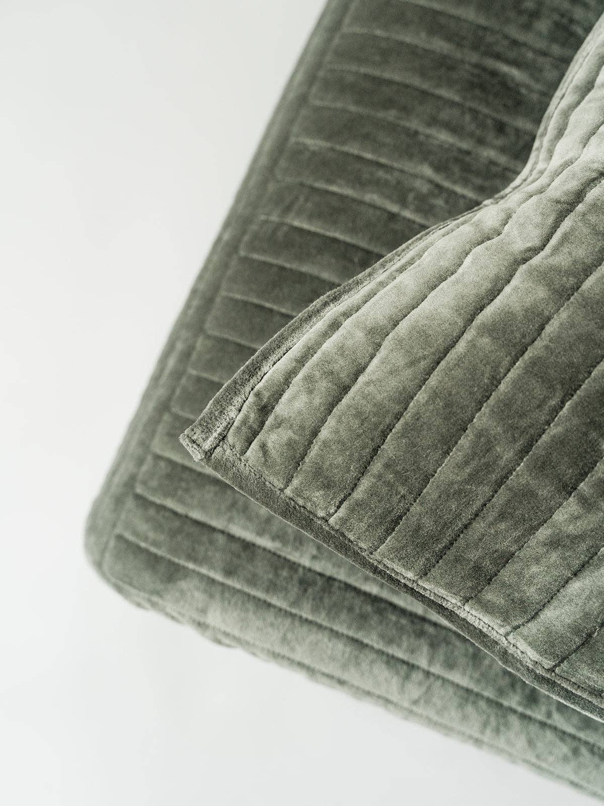 Co.House Designs - Wholesale Quilt - Channel Grid Velvet Quilt9