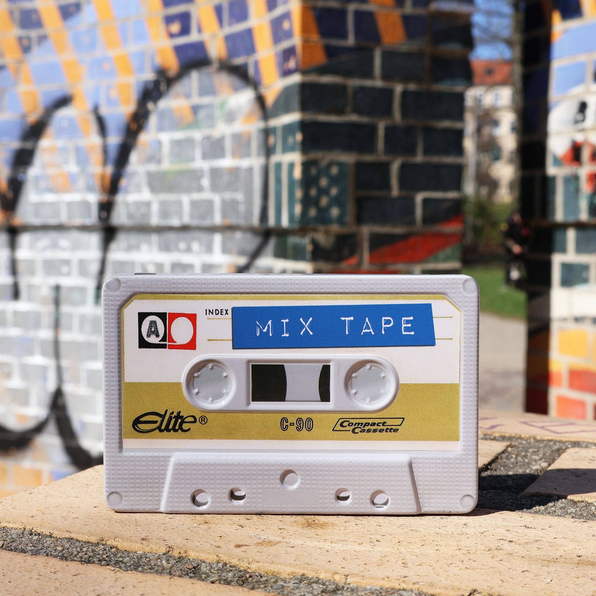 Tribal Trade GmbH - Vente Boîtes - Boîte en métal style cassette mixtape 016