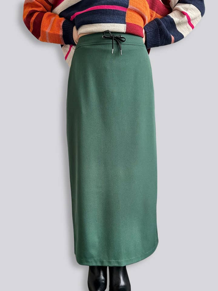 JUPE JAMI UNI VERT pour la vente par MADE IN SENS