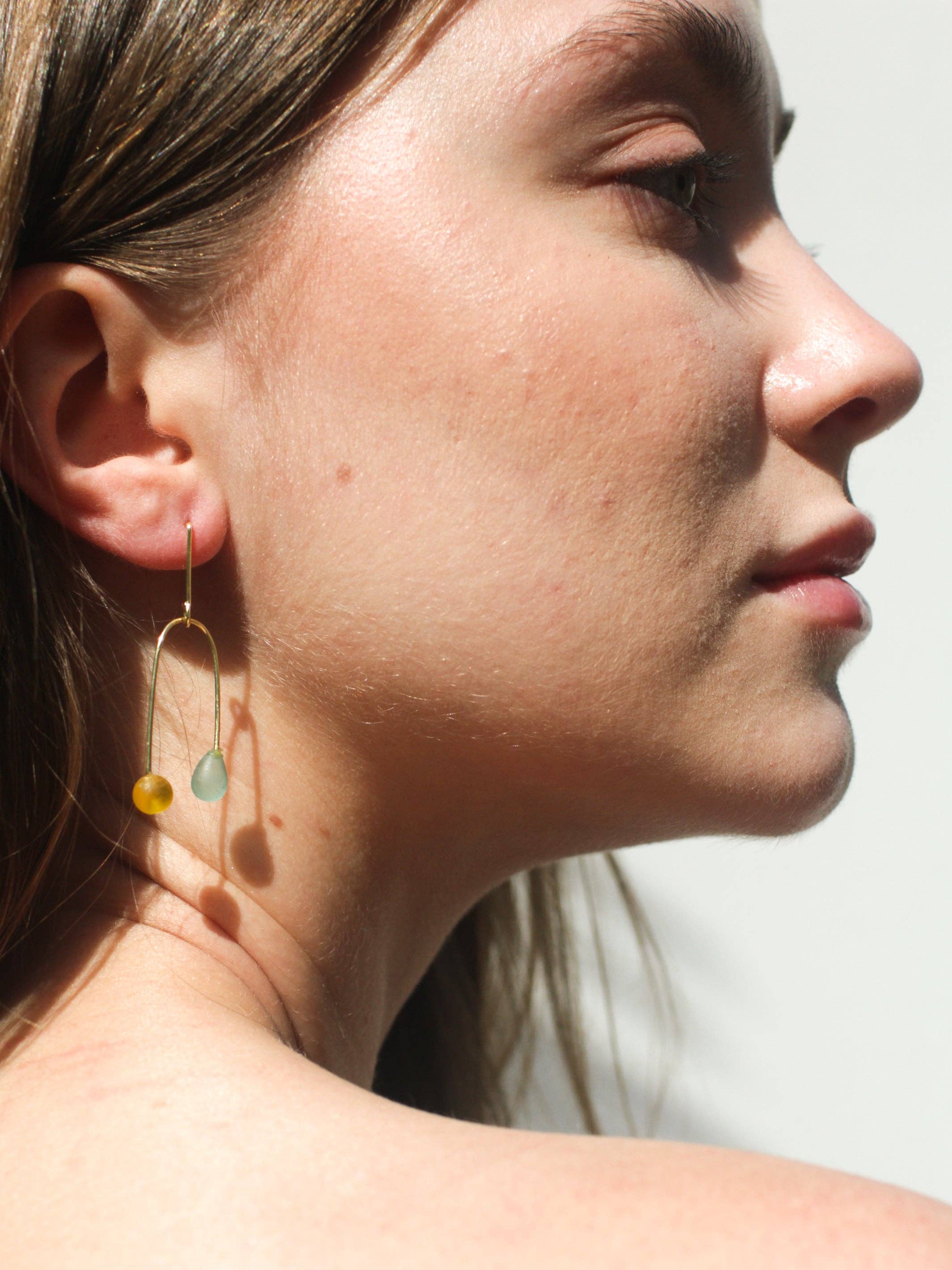 Rover & Kin – wholesale Hängande örhängen – Havsglas mobila örhängen - Sunshine Day1