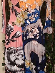 3/4 ærmet 42“ plisseret kjole 192025-D for engroshandel hos Lou Nardi