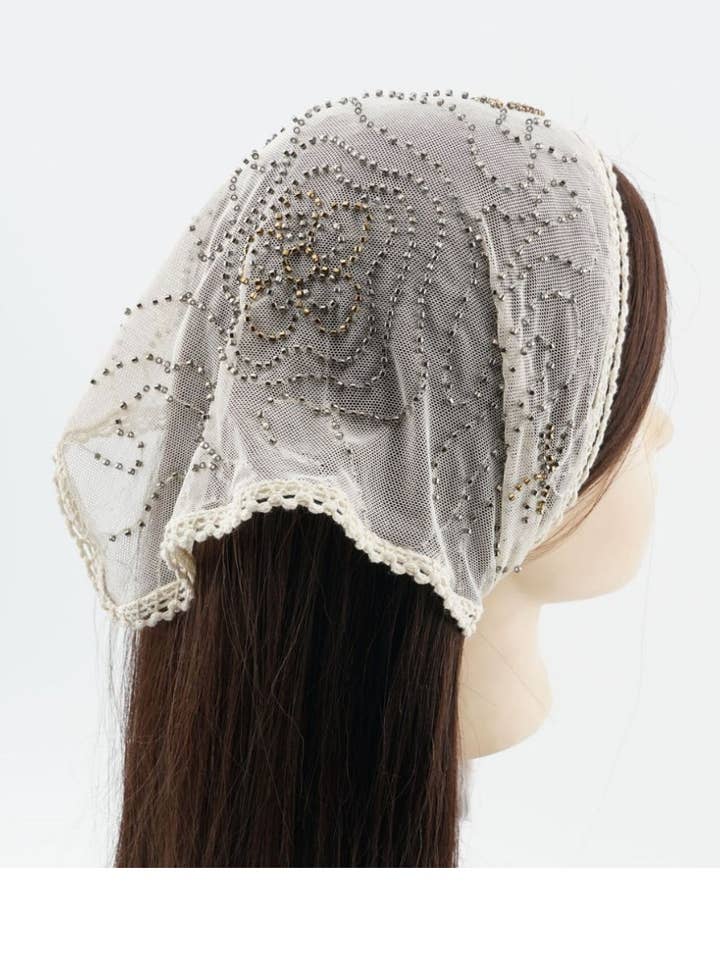 Scarvii - Foulard en dentelle à perles et maille pour la vente par Funkyrel® Atzbranding Limited