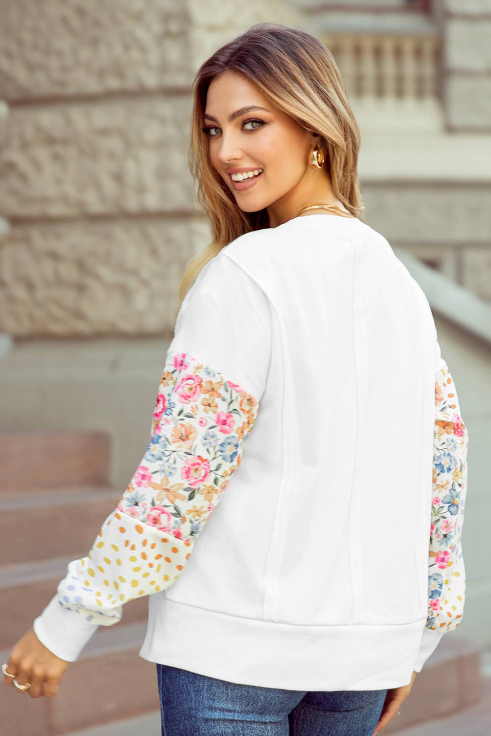 Blanc Sweat-shirt à manches patchwork fleuries et à pois, ourlet asymétrique. en vente sur Faire3