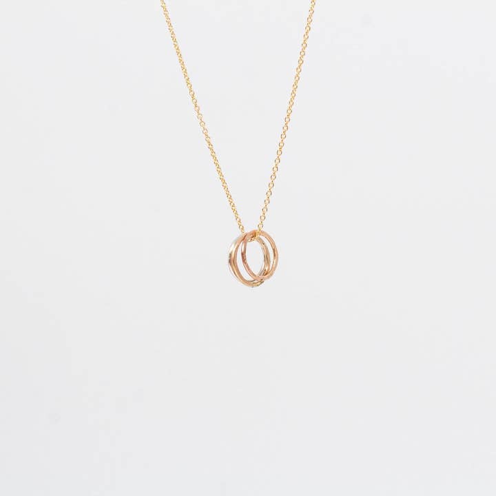 Blandet Metal tredobbelt Ring halskæde for engroshandel hos Tumbleweed Shop and Studio LLC