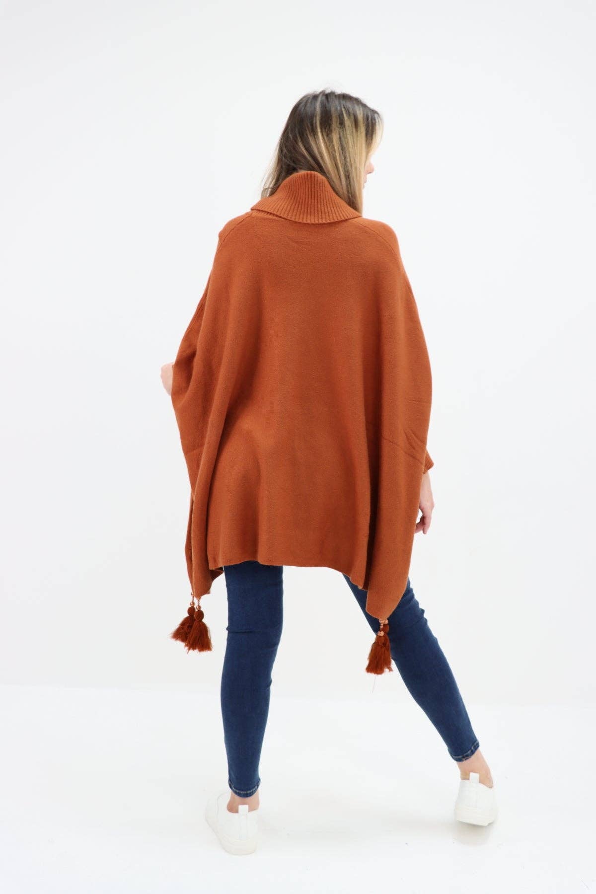 Miss Bold - Vente Poncho – femme - Poncho tunique italien à col bénitier et manches chauve-souris à pompons34