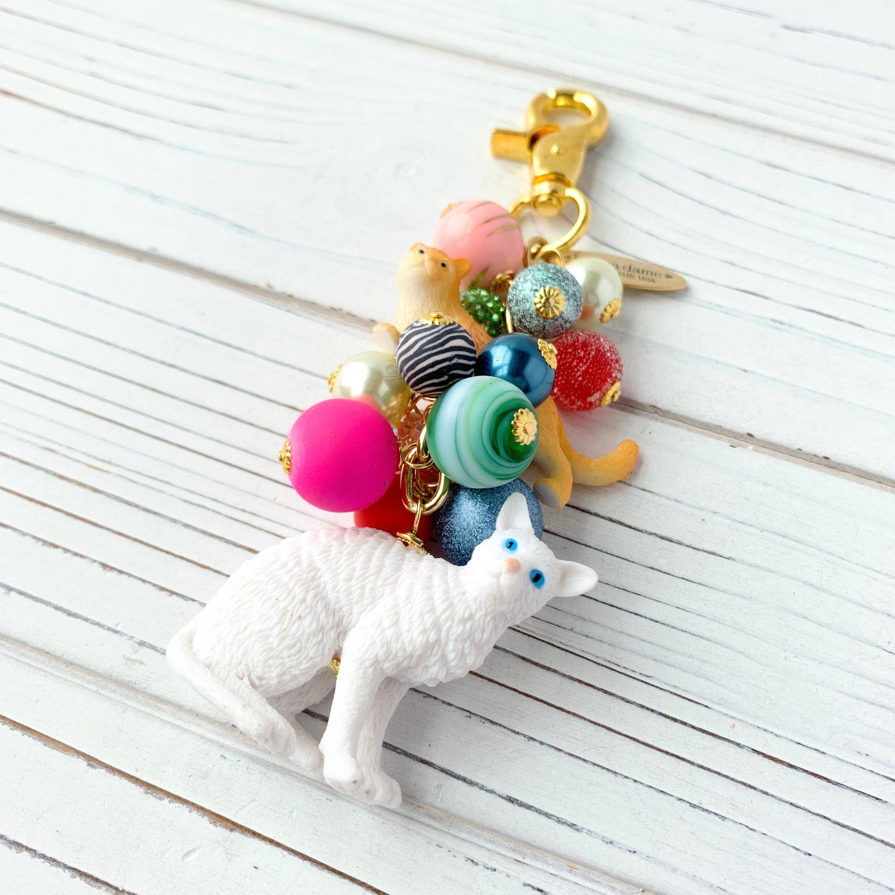 Lenora Dame - Venta al por mayor Llavero - Mujer - Charm para bolso « Here Kitty Kitty » con diseño de gato1