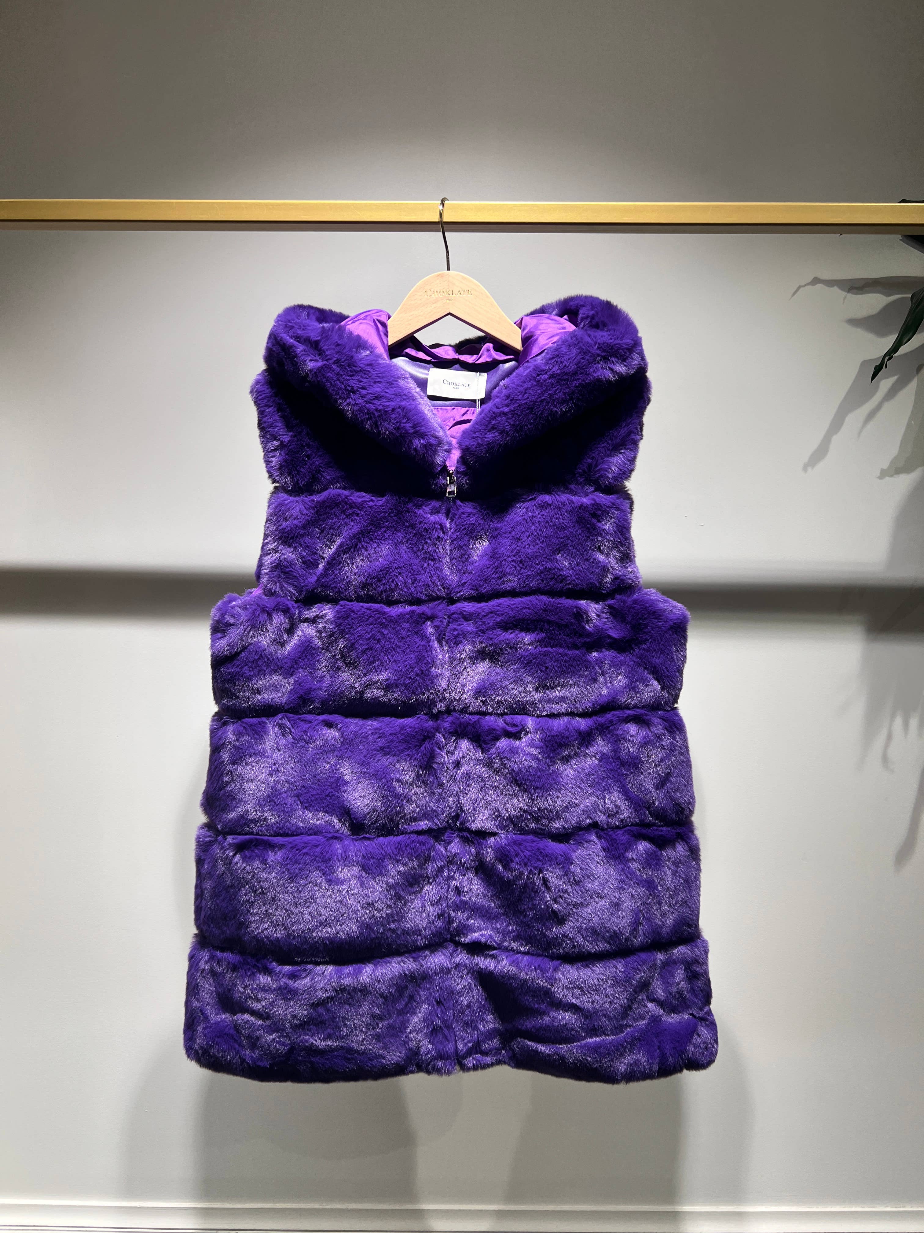 CHOKLATE PARIS – Großhandel Oberbekleidungsweste – Damen – Ärmellose Kunstpelzweste mit Kapuze - Y15610