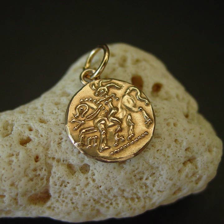 Vis a Vis Jewelry - Venta al por mayor Collares con colgantes/abalorios - Collar de moneda celta Rhiannon - Diosa gala Epona