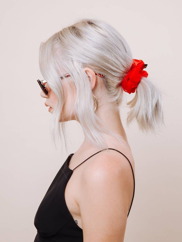 Chouchou aux cerises Susie Q pour la vente par I'm With The Band