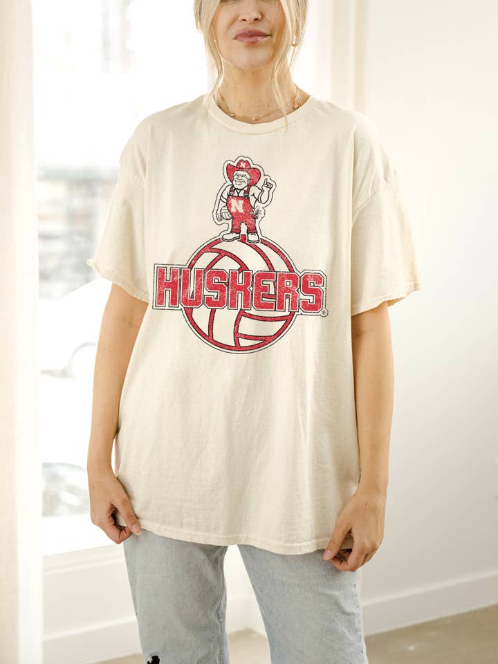 LivyLu - Wholesale Screen Printed T-Shirt - Unisex - Nebraska Huskers Volleyball Mascot Off White Thrifted Tee
