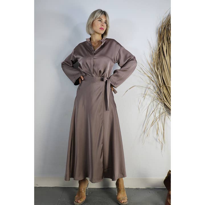 MALVE BRAUN CROP-TOP AUS SATIN MIT WICKELROCK für den Großhandel auf Faire9