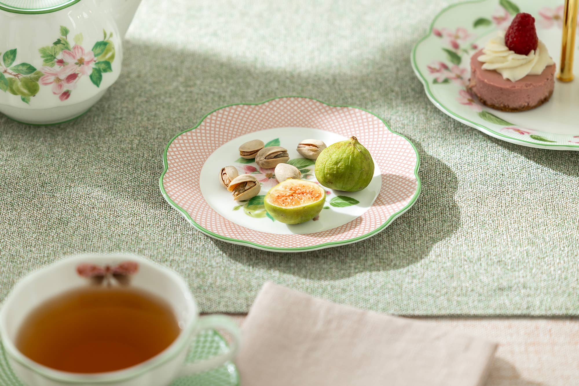 Grace Teaware - Vente Assiette à salade - Assiette à Apéritif en Porcelaine Fine à Treillis Rose Fleur de Pommier 6,5"1
