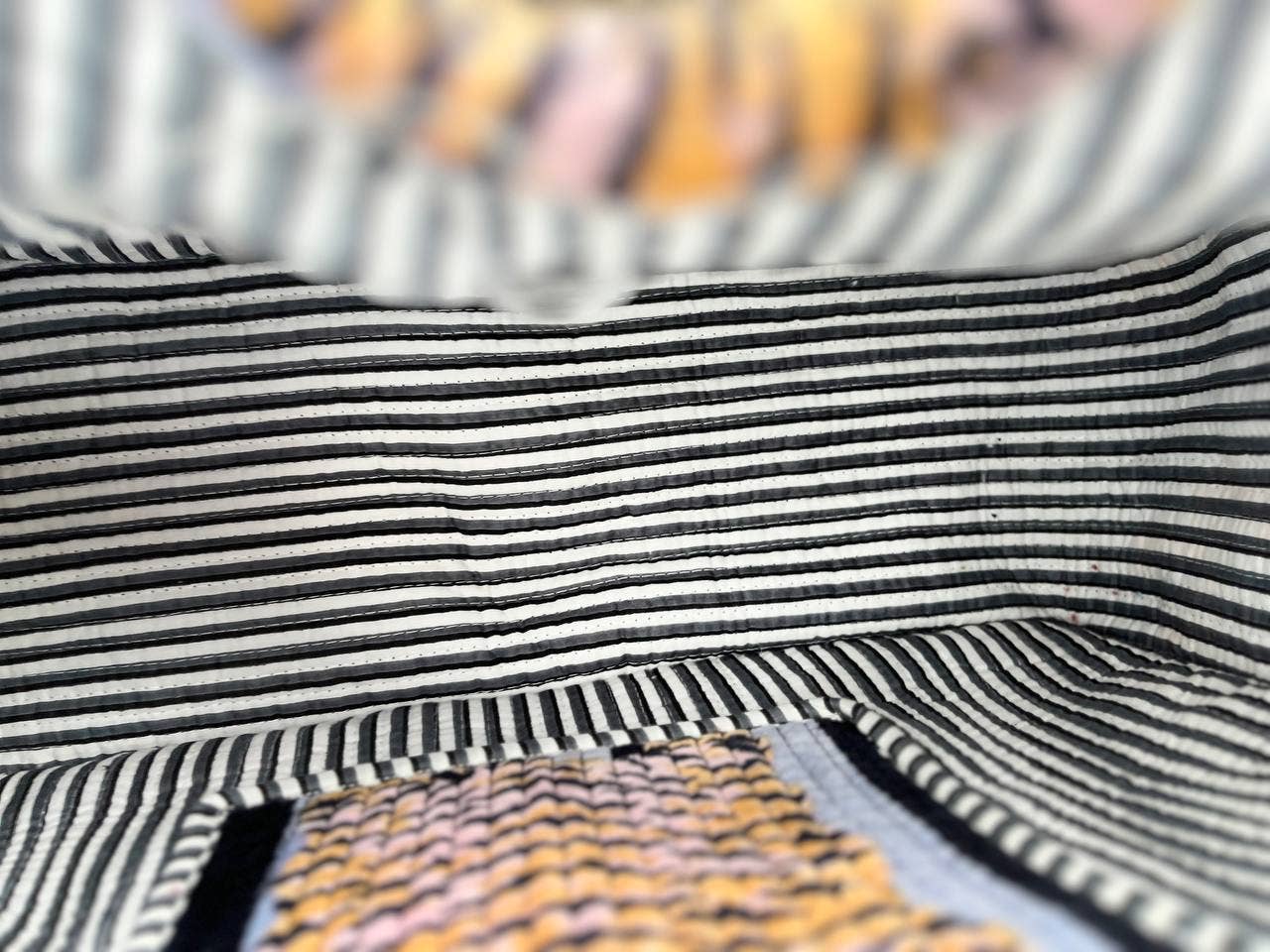 bhavnas boutique – Großhandel Lebensmittel-/Einkaufstasche – Tiger-Print Samt-Baumwolltasche – Wendbare, gesteppte Boho-Einkaufstasche5