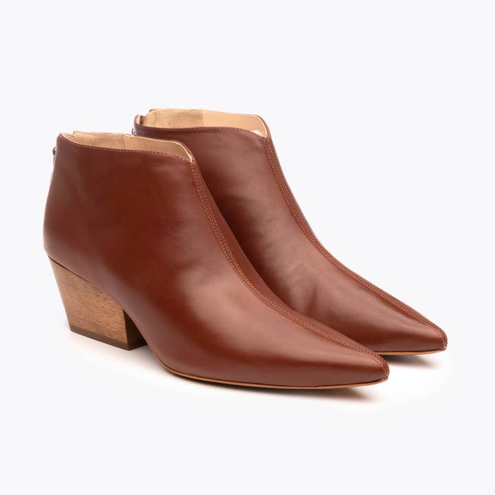 ANDRO STIEFELETTE in braun für den Großhandel von UTILITARIAN