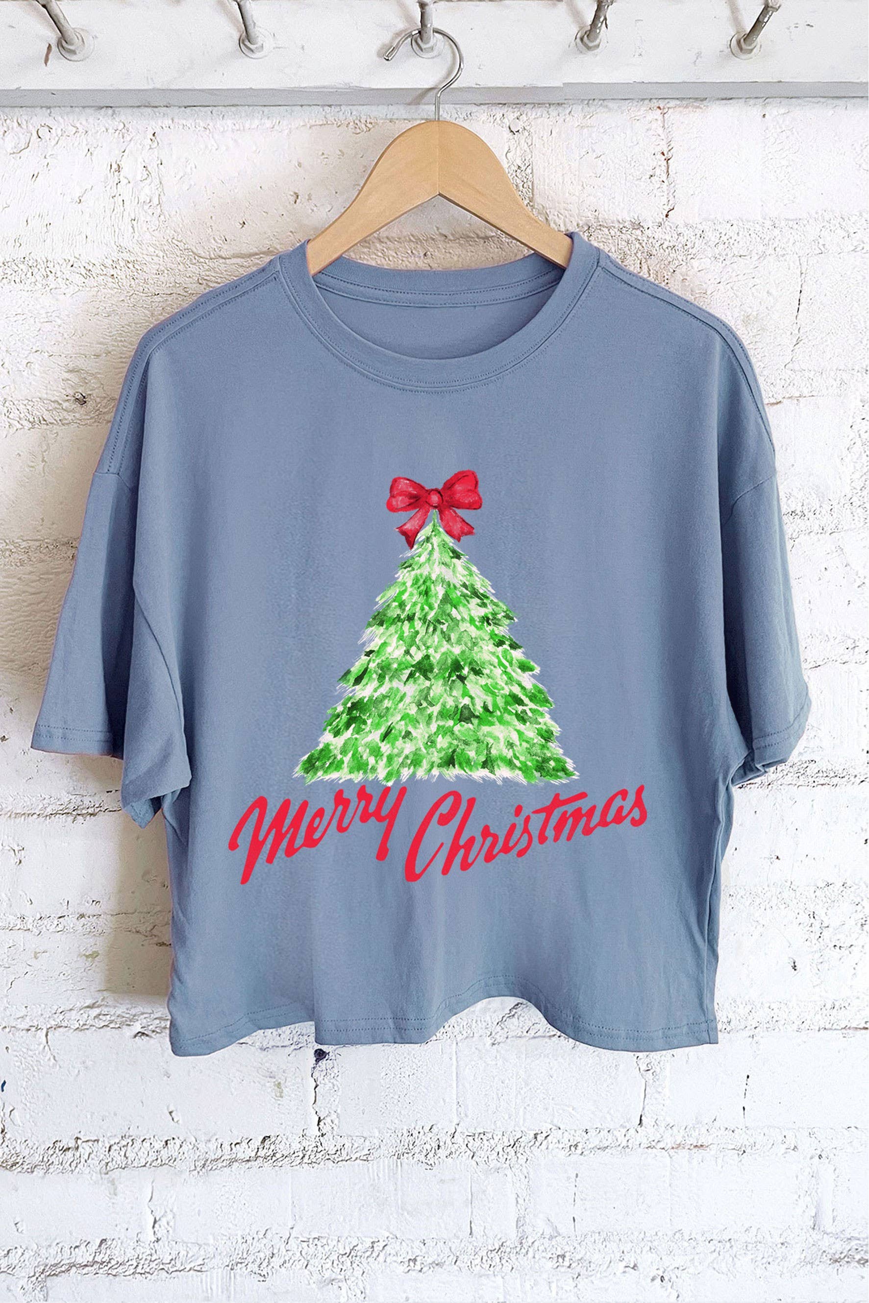 Rustee Clothing – Engroshandel T-shirt med print - Dame – GRAFISK LANG CROP TOP MED JULETRÆ1