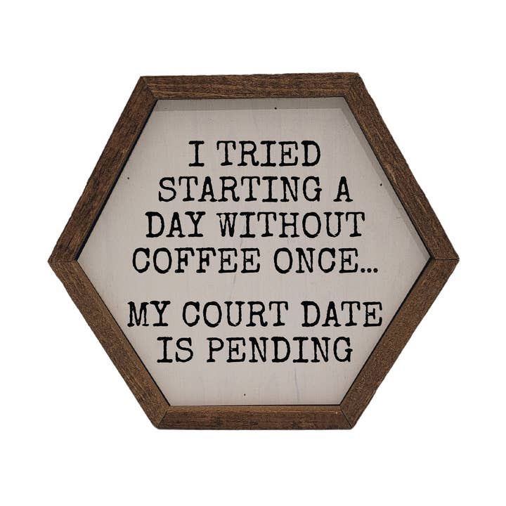 Panneau hexagonal amusant Une journée sans café - Décoration d'intérieur pour la vente par Driftless Studios
