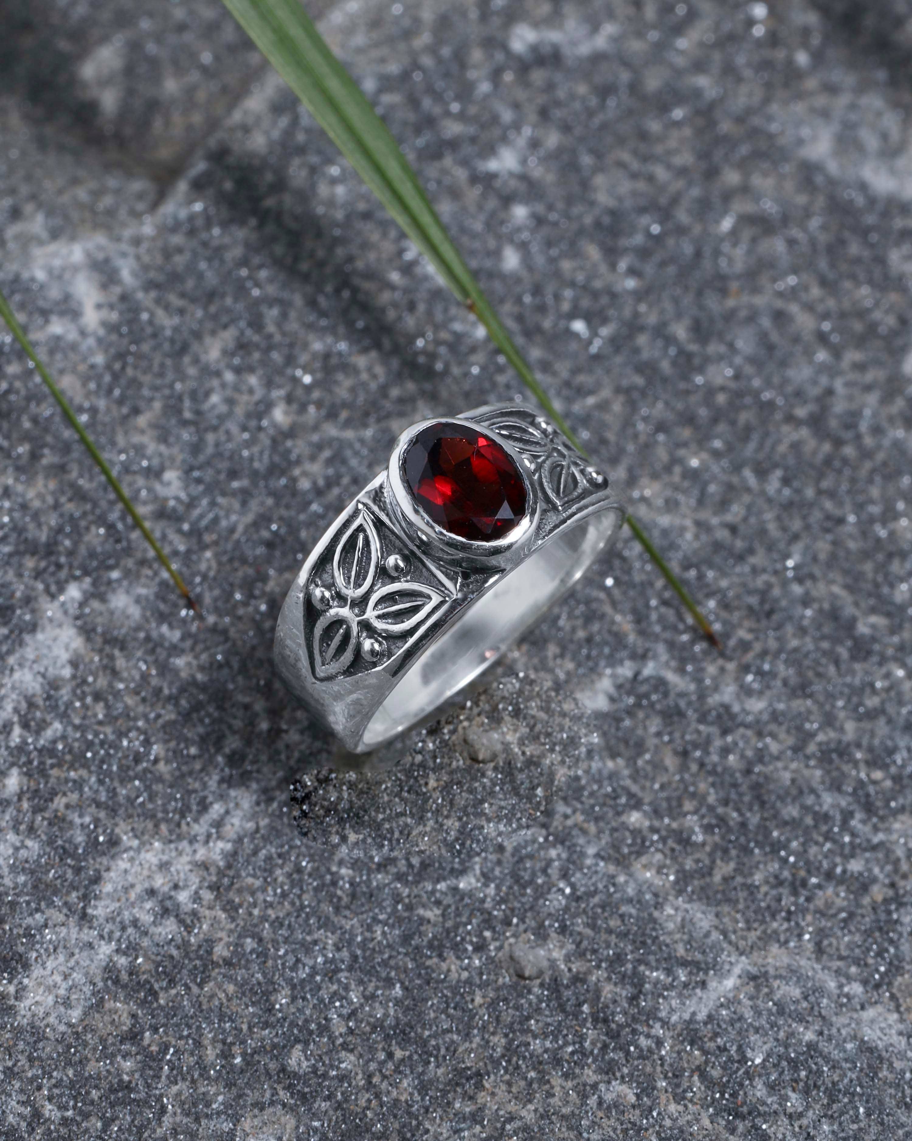 Tiramisu - Wholesale Ring met een steen/solitaire ring - 925 Sterling Zilveren Granaat Bloem Ring1