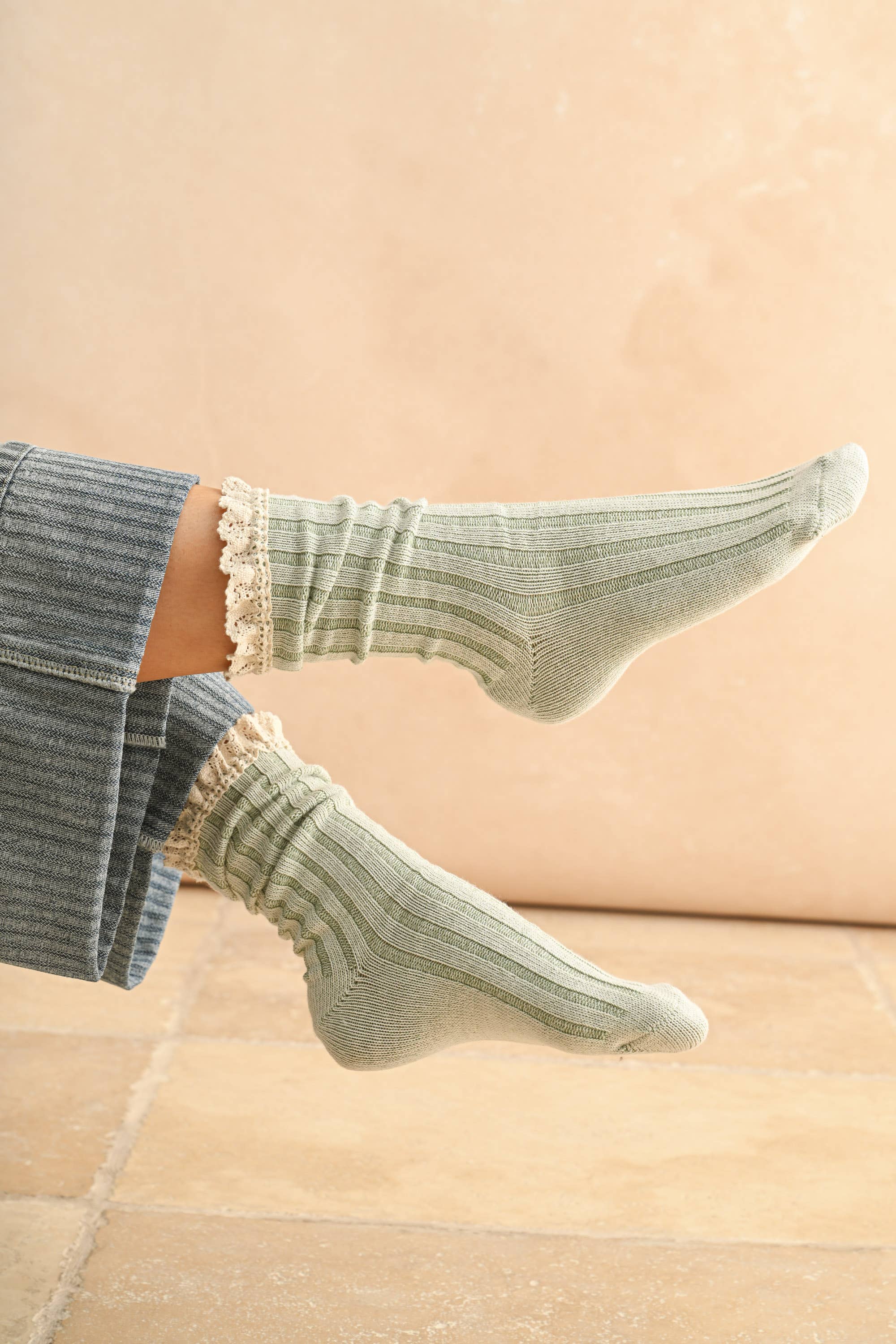 MIOU MUSE – Großhandel Socken – Damen – A5362   FÄRBEN & WASCHEN HÄKELBESATZ-SOCKEN4