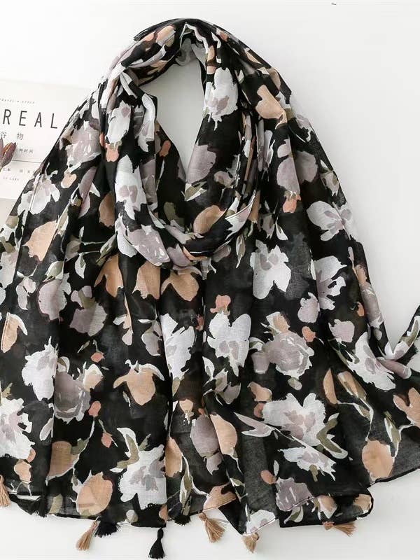 Pom-pom scarf with large flower pattern for wholesale by LINETA