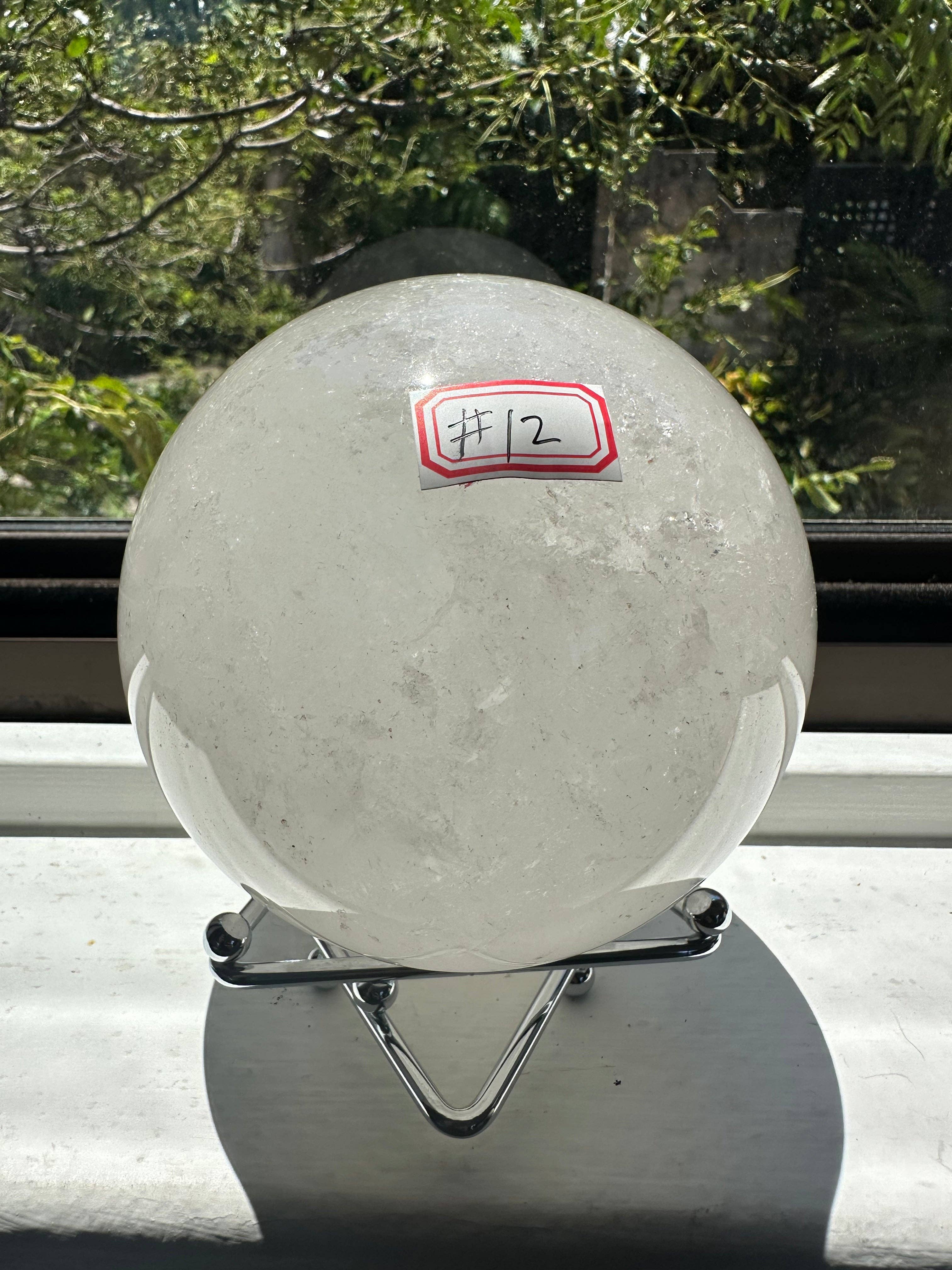 Moon Rituals - Venta al por mayor Piedras/cristales espirituales - Esfera grande de cristal de cuarzo claro natural con arcoíris #127