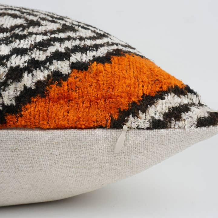 MD Home - Wholesale Throw Pillow Cover - HANDMADE IKAT SILK/VELVET PILLOWCASE 24"x24"3