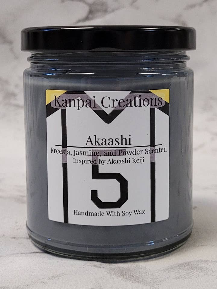 Bougie Akaashi, parfum Freesie au jasmin et à la poudre, anime pour la vente par Kanpai Creations