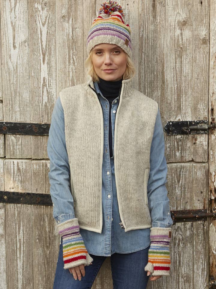 Colete de Malha Clássico Feminino Feito à Mão em Lã Cor de Aveia por atacado de Pachamama Ltd