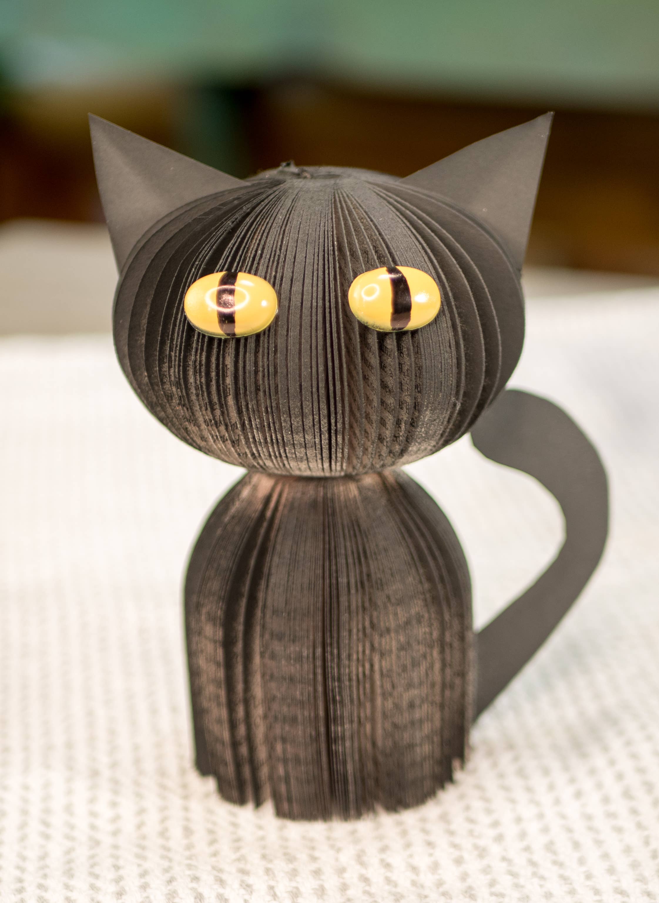 Root To Vine – wholesale Decorative tabletop object – Spooky Black Cat-Halloween Decor-Book Gift-Fall Decor6