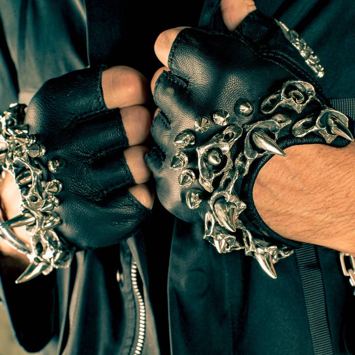 Unisex Silver & Black Läder Spike Fingerlösa Handskar för wholesale av JUNGLE TRIBE