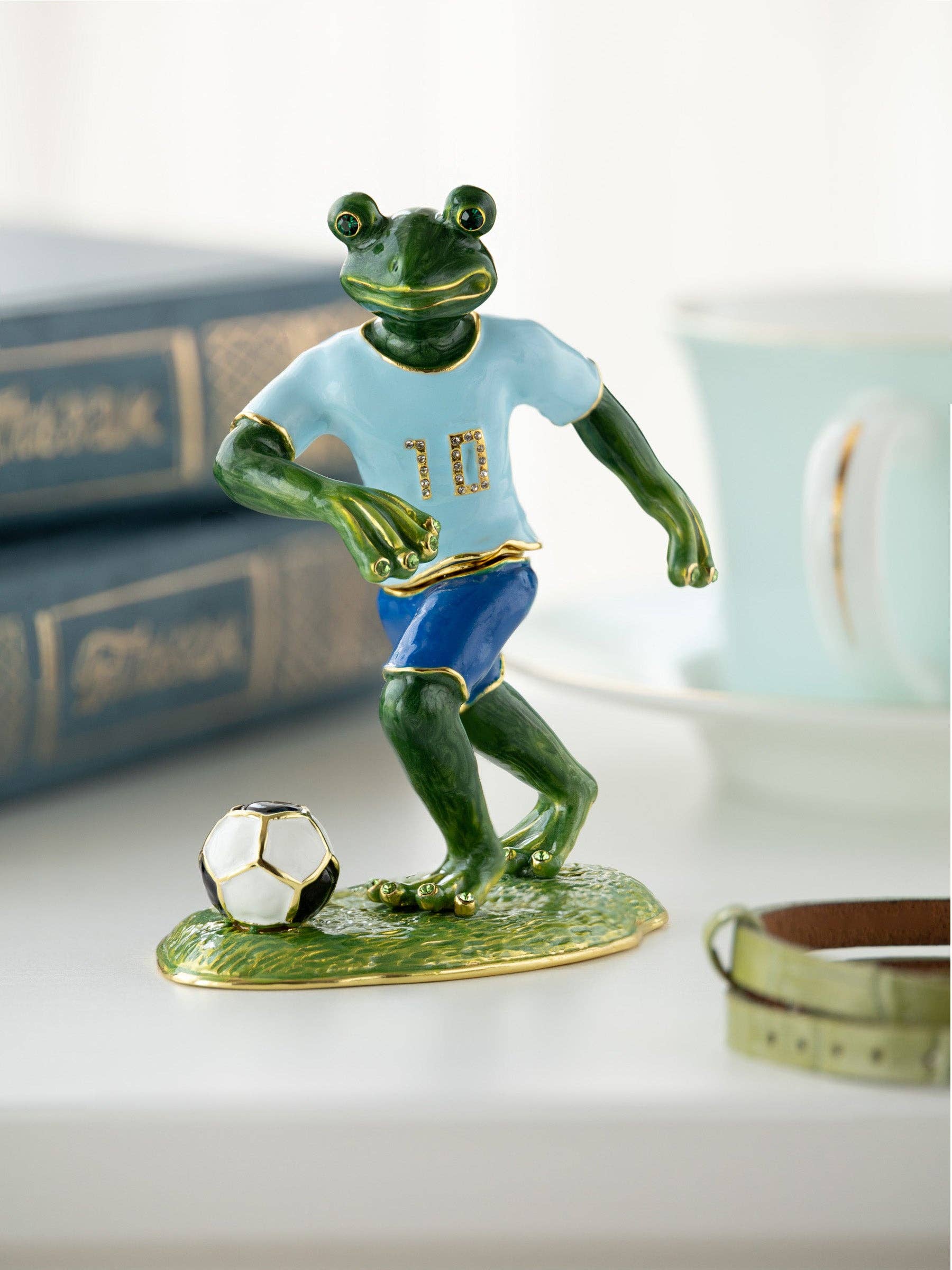 Keren Kopal - Wholesale Decorative Figurine - Frog Playing Football1