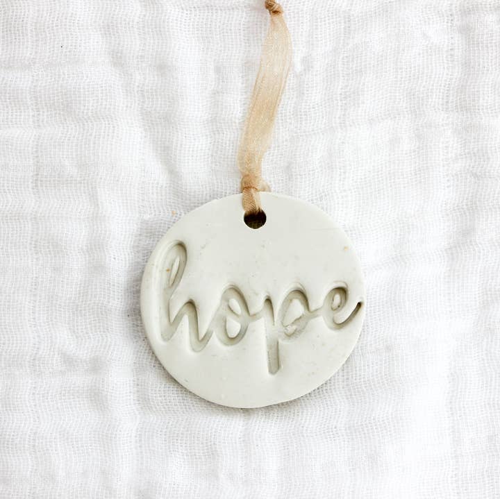 ShopWell - Wholesale Ornament Set - Hope, Joy, and Noel Ornaments4