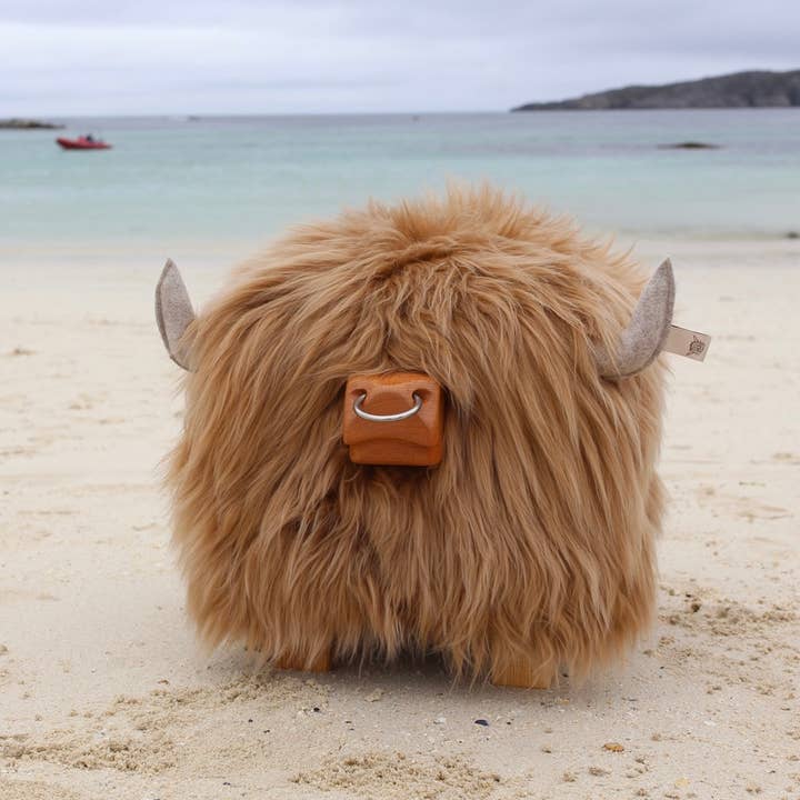 Tweed yourself – Engroshandel Taburet – Highland Bull Fodskammel - Flødekaramel + Næse ring1