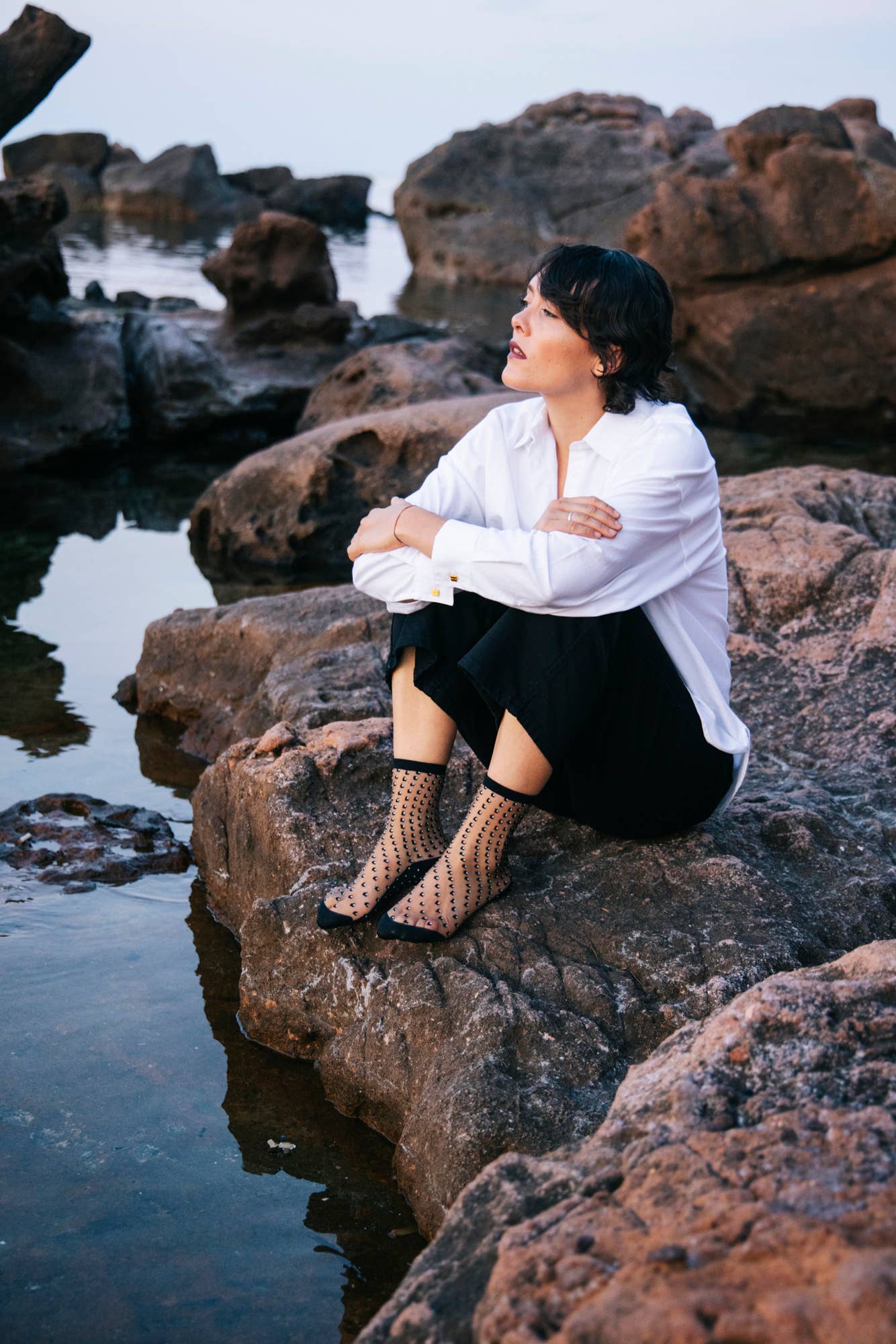 Atelier St Eustache – wholesale Strumpor - Dam – CRESCENT DUNES BLACK • Tunna strumpor med prickar2