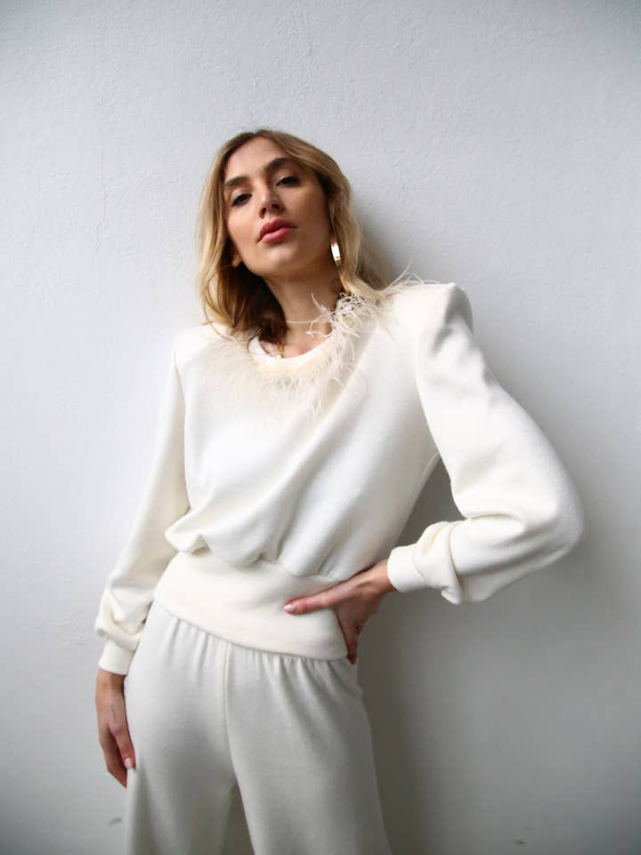 Venezia weißer Pullover mit Trägern und Federn für den Großhandel von Moqette