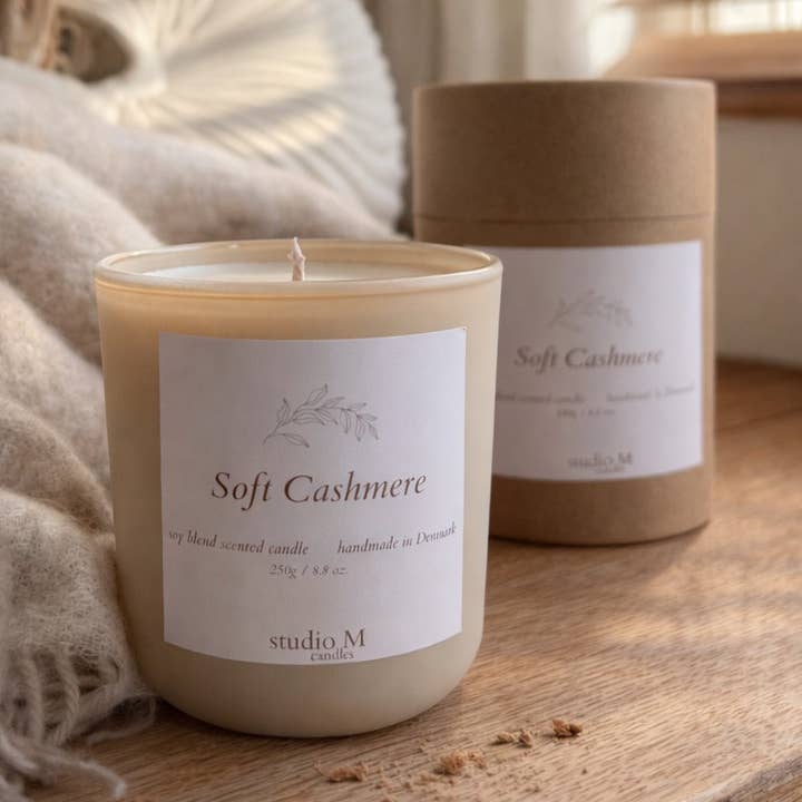 Soft Cashmere - Soy Blend Scented Candle 250 g for wholesale by studio M candles