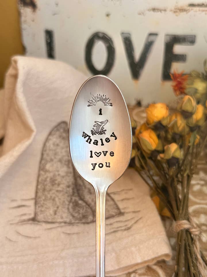 TI AMO WHALEY, cucchiaio da tè timbrato, cucchiaio d'amore. per la vendita all'ingrosso da parte di The WildSmith