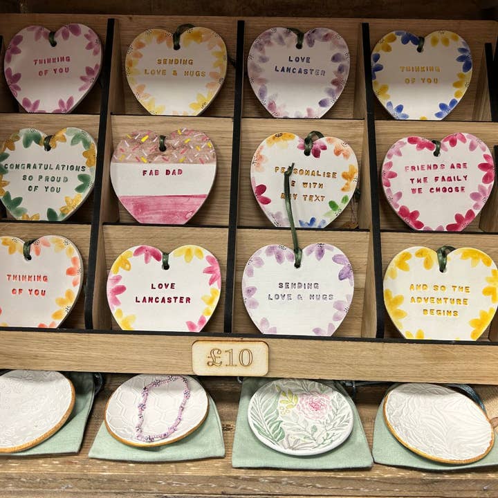 Cœur peint à la main personnalisé pour la vente par Cornucopia Creative Studio