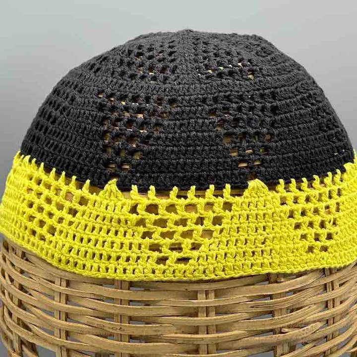 The Niger Bend - Vente Chapeau cloche – unisexe - Chapeau kufi africain bicolore 100% coton crocheté pour homme9