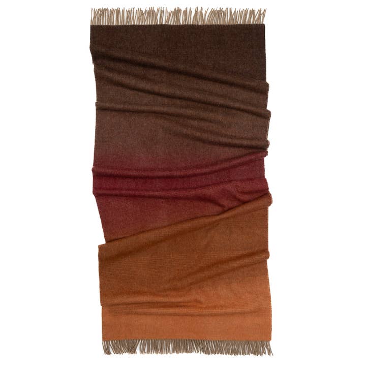 Manta Whisper Ombre Merino en Ember para venta al por mayor de Prince of Scots