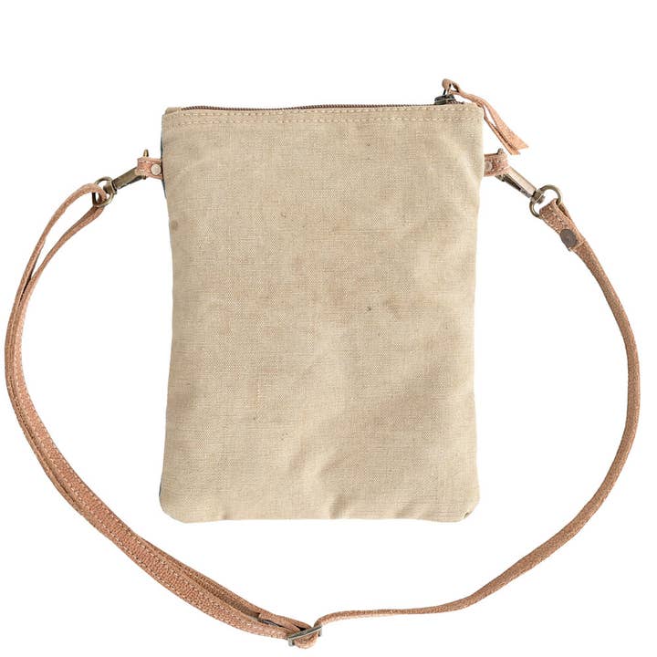 Benjamin International – Großhandel Reisepasshülle – Damen – REISEPASSTASCHE MIT KATZEN IM MONDLICHT1