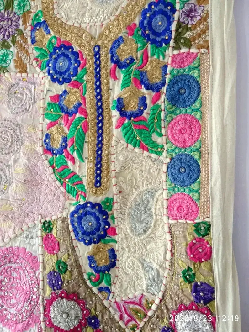 GYPSY STUDIO - Vendita all'ingrosso Arazzi/Tessuti d'arredo - Copritutto fatto a mano in patchwork di sari con ricamo a mano, formato grande2