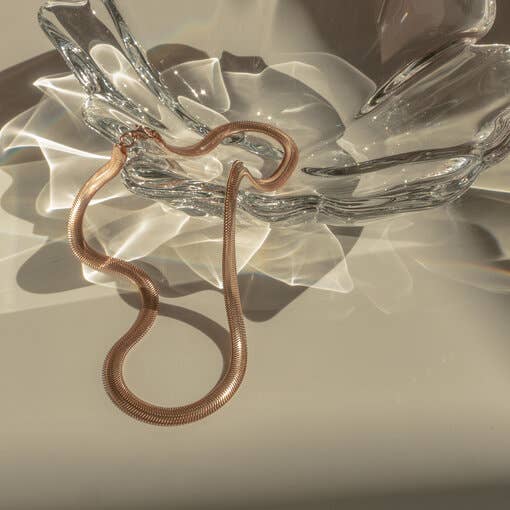 La chaîne Omega pour la vente par Milk and Rose